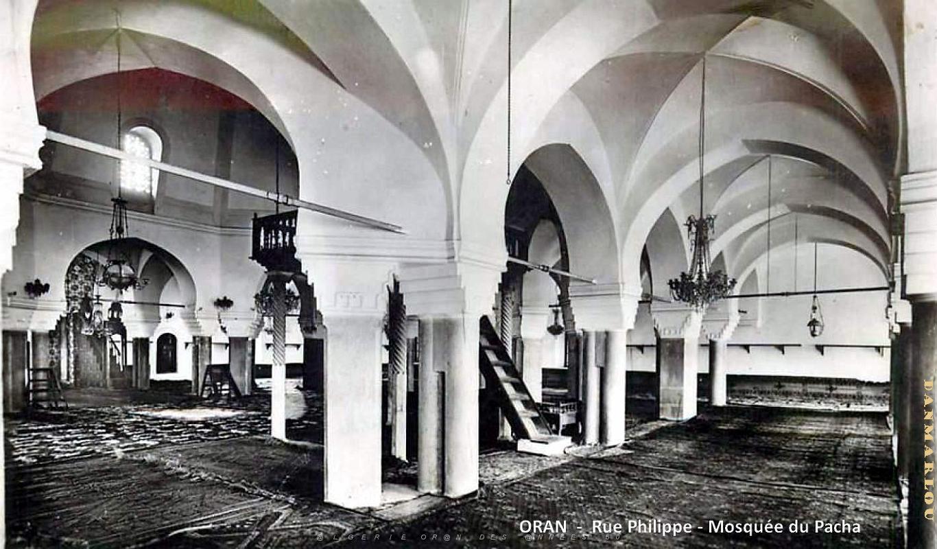 Oran - Rue Philippe - Mosquee du Pacha - interieur perspective.jpg